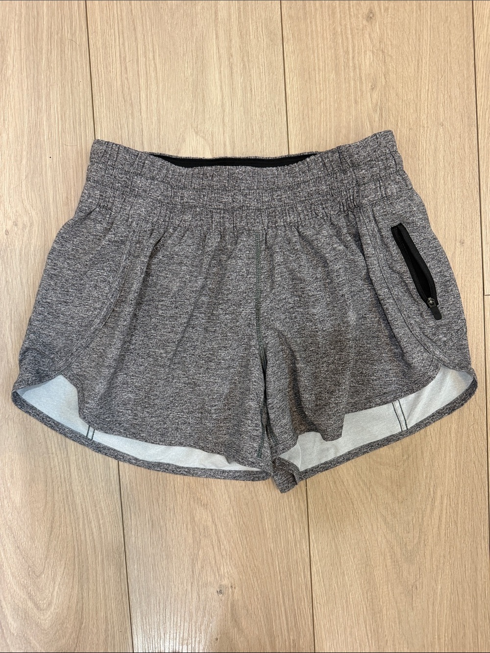 Lululemon hotty hot shorts size 6. Great condition